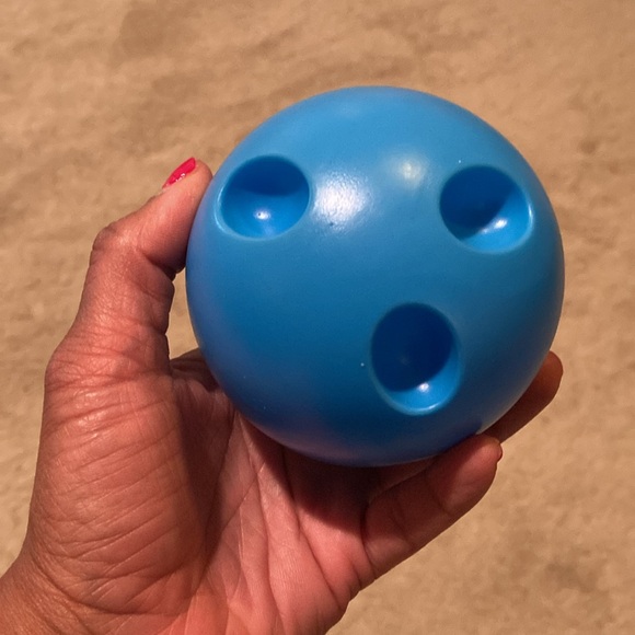 Bowling Pins for kids.Play indoors or outdoors. 6 pins.2 balls. Paw Patrol - Picture 13 of 14